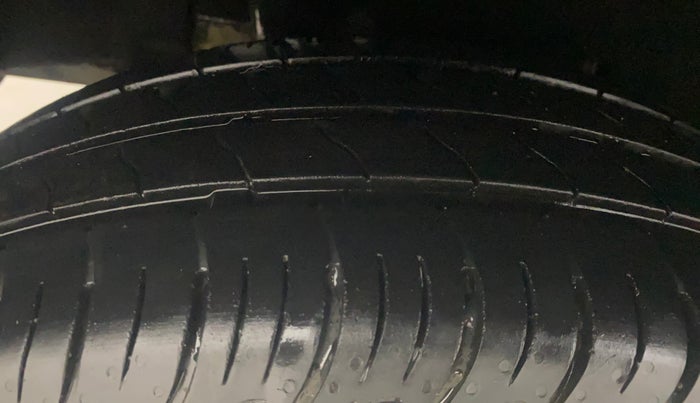 2017 Maruti Baleno DELTA PETROL 1.2, Petrol, Manual, 72,598 km, Right Rear Tyre Tread