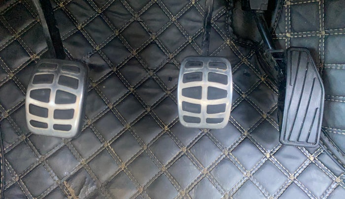 2017 Maruti Baleno DELTA PETROL 1.2, Petrol, Manual, 72,598 km, Pedals