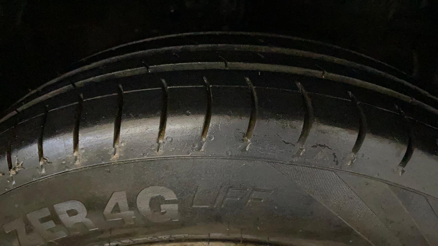 2017 Maruti Swift LXI (O), Petrol, Manual, 78,285 km, Right Front Tyre Tread