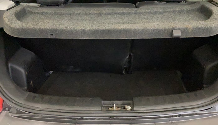 2017 Maruti Swift LXI (O), Petrol, Manual, 78,285 km, Boot Inside