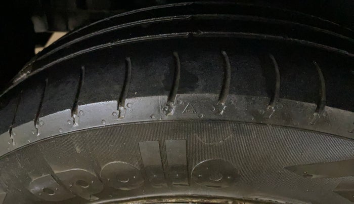 2017 Maruti Swift LXI (O), Petrol, Manual, 78,285 km, Right Rear Tyre Tread