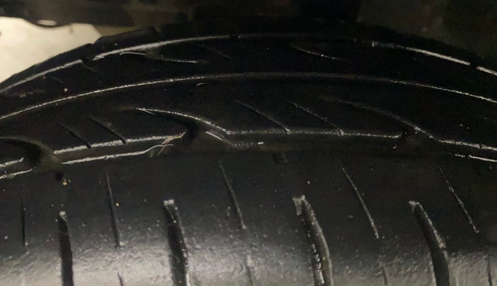 2015 Hyundai Eon ERA +, Petrol, Manual, 33,268 km, Left Front Tyre Tread