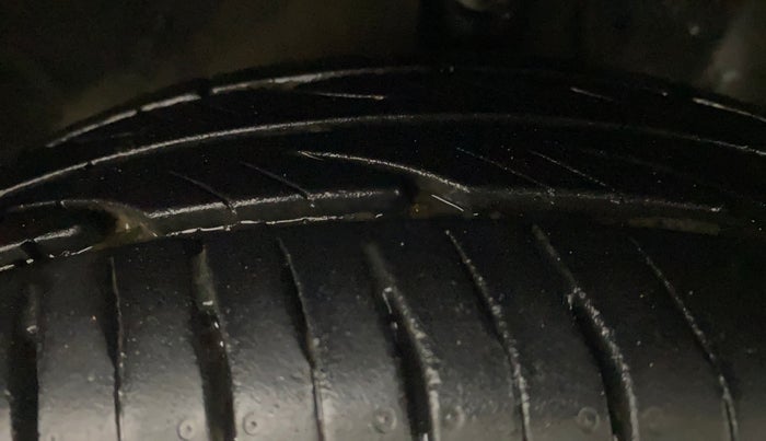 2015 Hyundai Eon ERA +, Petrol, Manual, 33,268 km, Right Front Tyre Tread