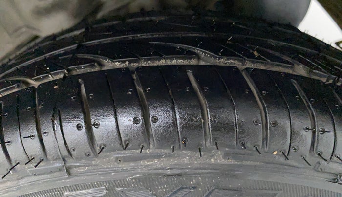 2017 Hyundai Eon ERA PLUS, Petrol, Manual, Left Rear Tyre Tread