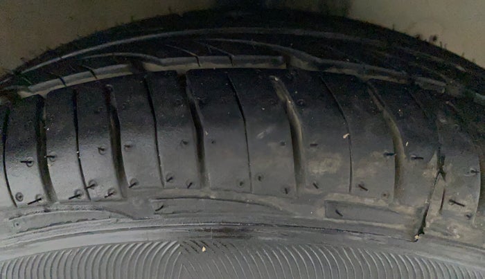 2017 Hyundai Eon ERA PLUS, Petrol, Manual, Right Front Tyre Tread