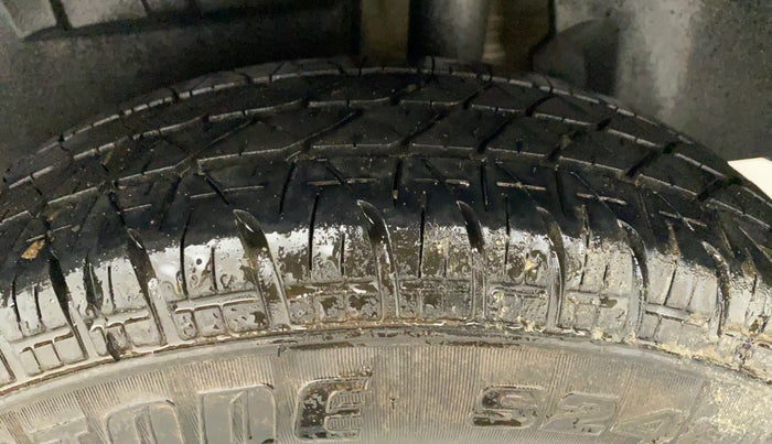 2019 Maruti Dzire LDI, Diesel, Manual, 40,432 km, Left Rear Tyre Tread