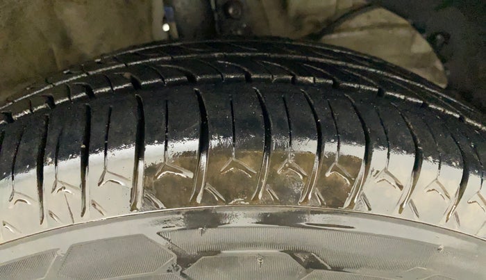 2019 Maruti Dzire LDI, Diesel, Manual, 40,432 km, Right Front Tyre Tread