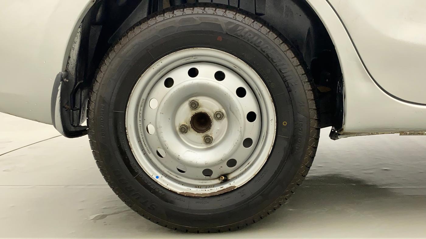 2019 Maruti Dzire LDI, Diesel, Manual, 40,432 km, Right Rear Wheel