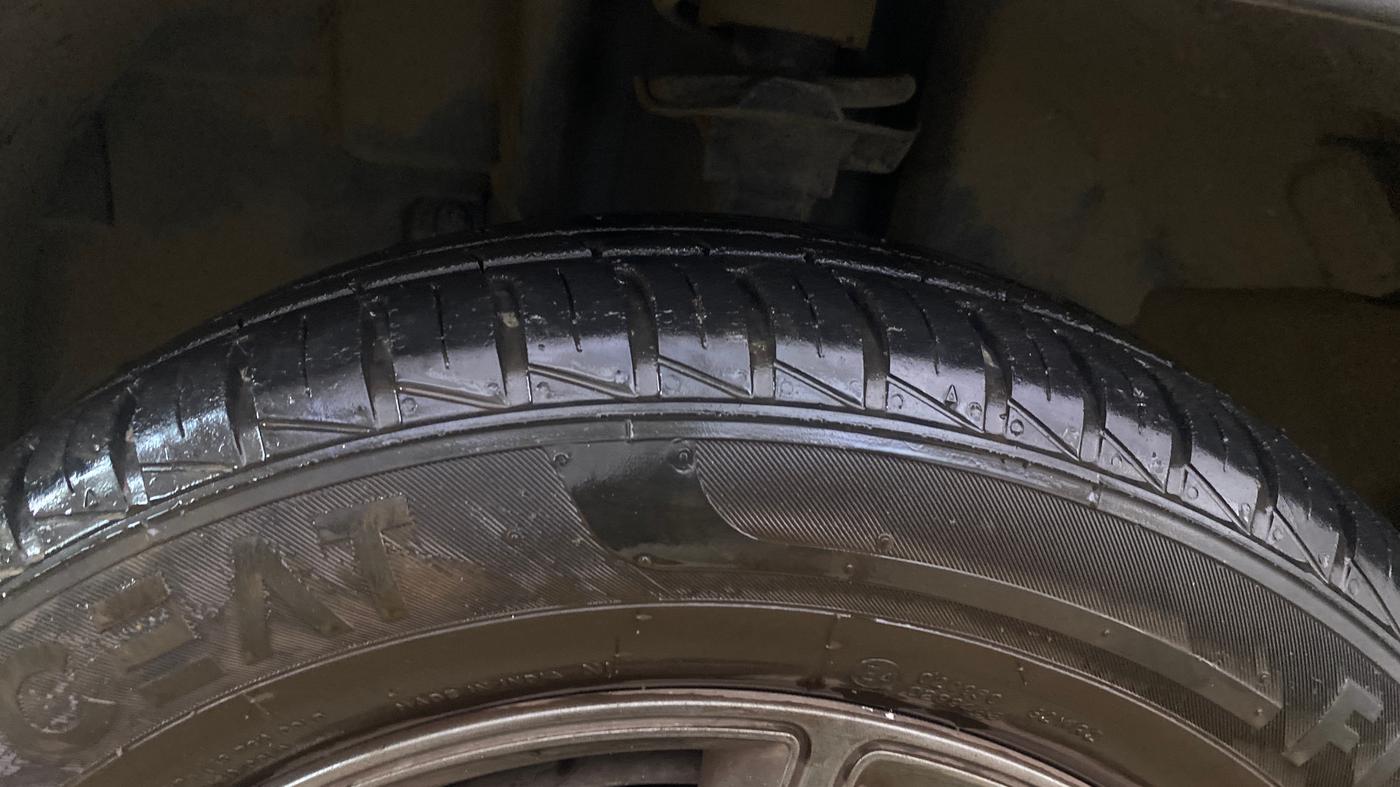 2019 Renault Kwid CLIMBER 1.0 AMT (O), Petrol, Automatic, 20,759 km, Left Front Tyre Tread