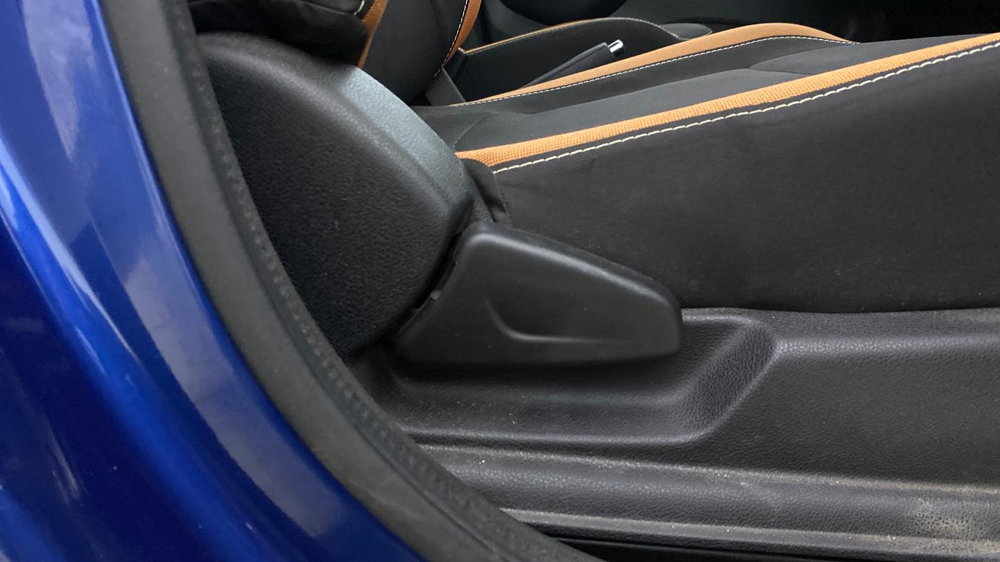 2019 Renault Kwid CLIMBER 1.0 AMT (O), Petrol, Automatic, 20,759 km, Driver Side Adjustment Panel