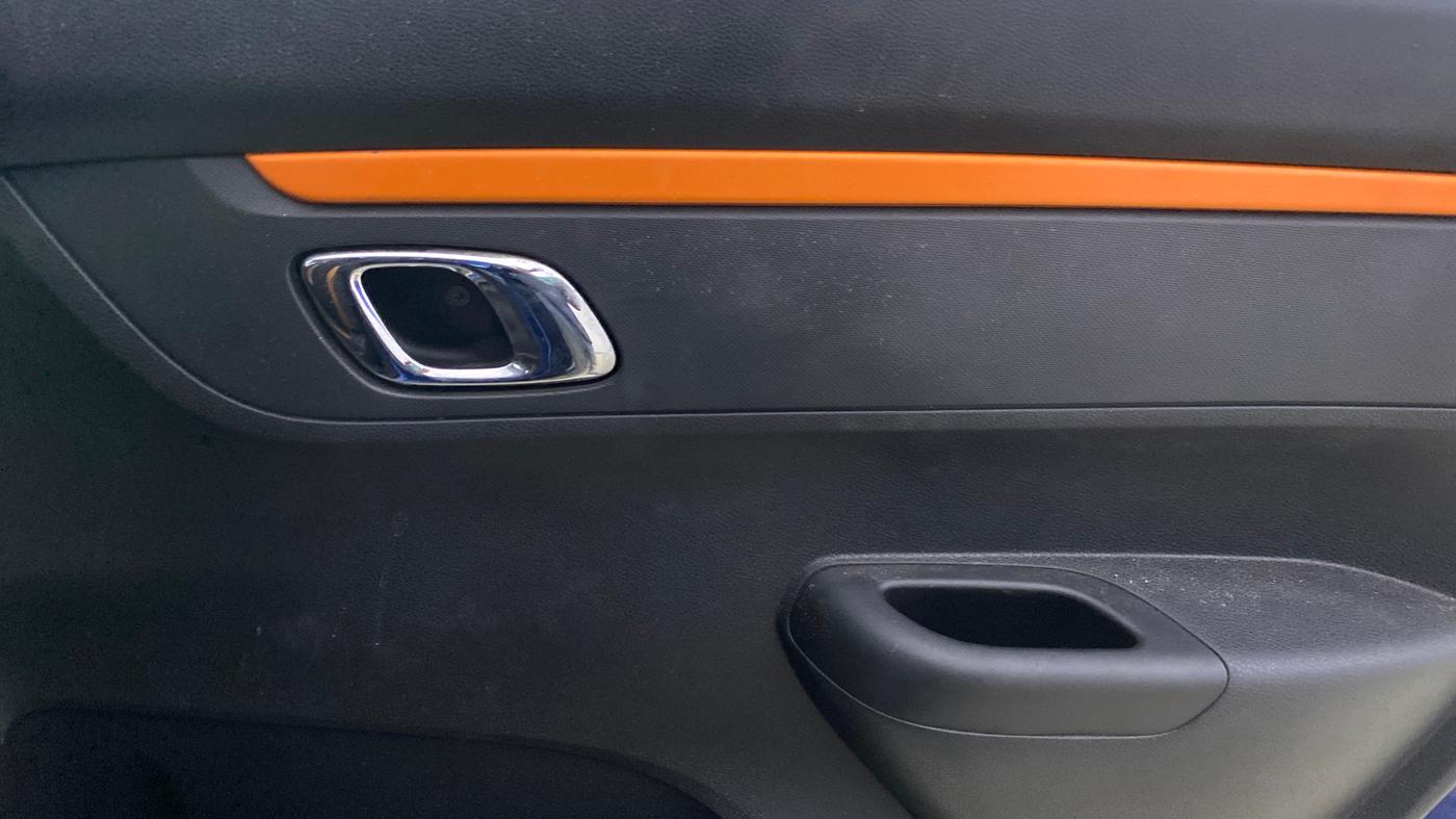 2019 Renault Kwid CLIMBER 1.0 AMT (O), Petrol, Automatic, 20,759 km, Driver Side Door Panels Control