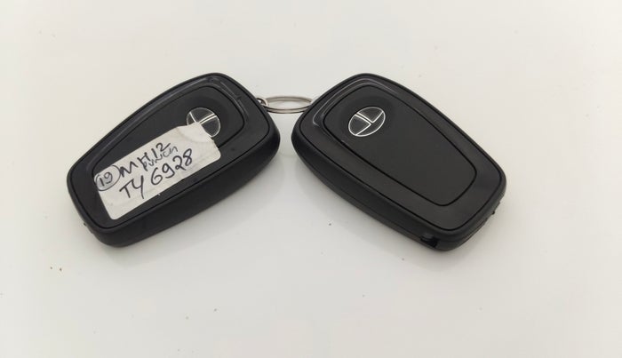 2022 Tata PUNCH CREATIVE  AMT, Petrol, Automatic, 37,768 km, Key Close Up