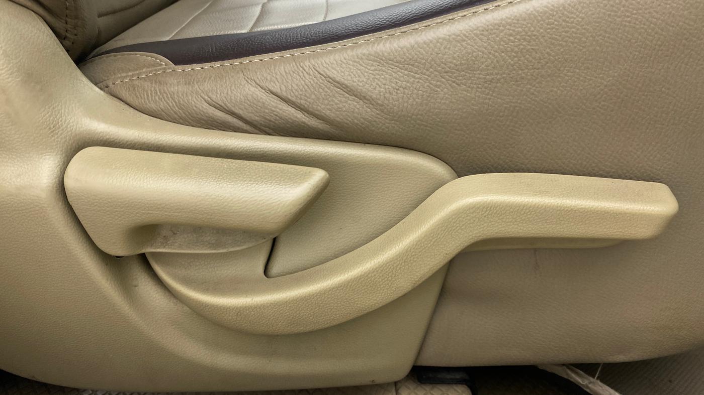 2014 Honda Amaze 1.5L I-DTEC S, Diesel, Manual, 1,24,462 km, Driver Side Adjustment Panel