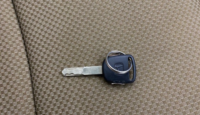 2013 Honda Brio V MT, Petrol, Manual, 1,08,314 km, Key Close Up