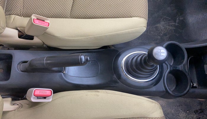 2013 Honda Brio V MT, Petrol, Manual, 1,08,314 km, Gear Lever