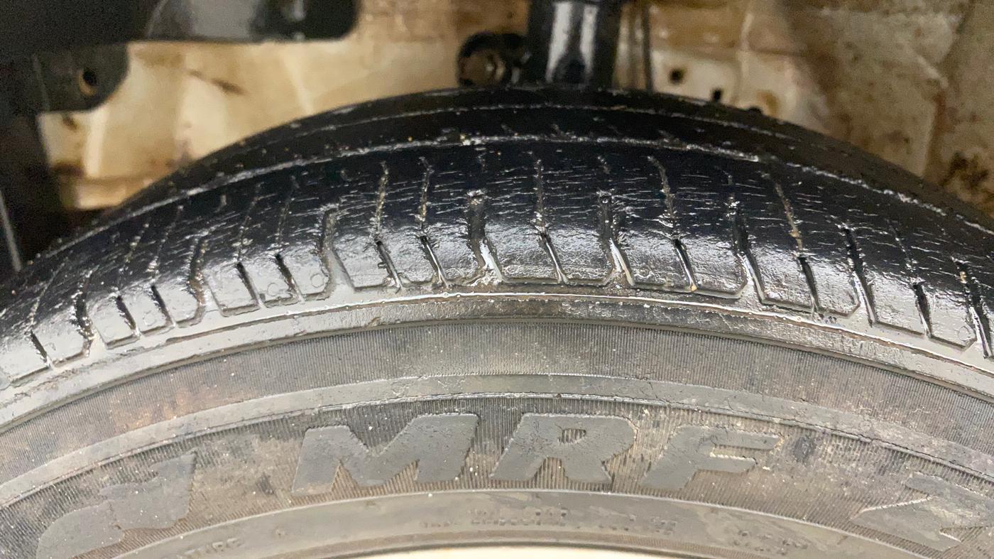 2013 Honda Brio V MT, Petrol, Manual, 1,08,343 km, Left Front Tyre Tread