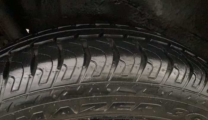 2017 Maruti Wagon R 1.0 VXI, Petrol, Manual, 11,056 km, Right Rear Tyre Tread