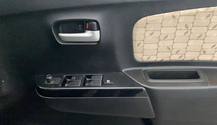 2017 Maruti Wagon R 1.0 VXI, Petrol, Manual, 11,056 km, Driver Side Door Panels Control