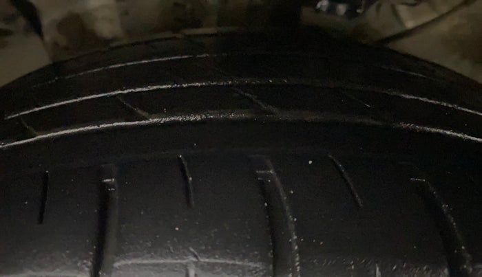 2016 Hyundai Creta SX (O) 1.6 DIESEL, Diesel, Manual, 88,145 km, Left Front Tyre Tread