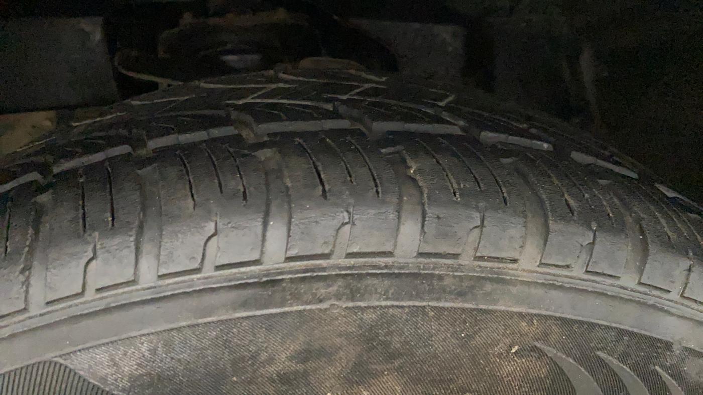 2019 Tata Safari Storme 2.2 VX 4X2, Diesel, Manual, 1,29,061 km, Left Front Tyre Tread