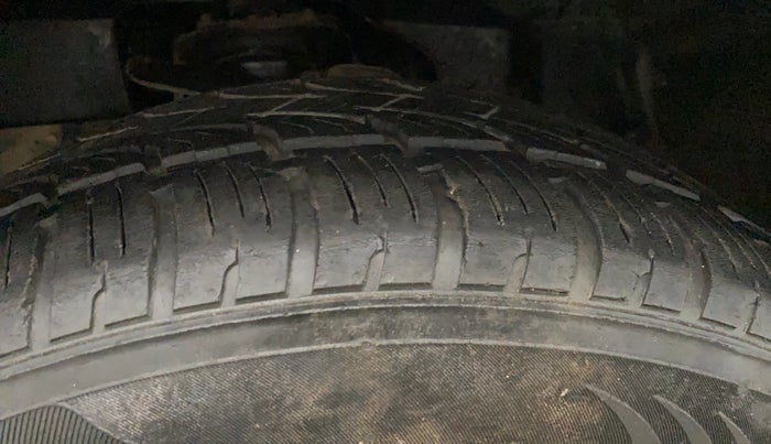 2019 Tata Safari Storme 2.2 VX 4X2, Diesel, Manual, 1,29,061 km, Left Front Tyre Tread