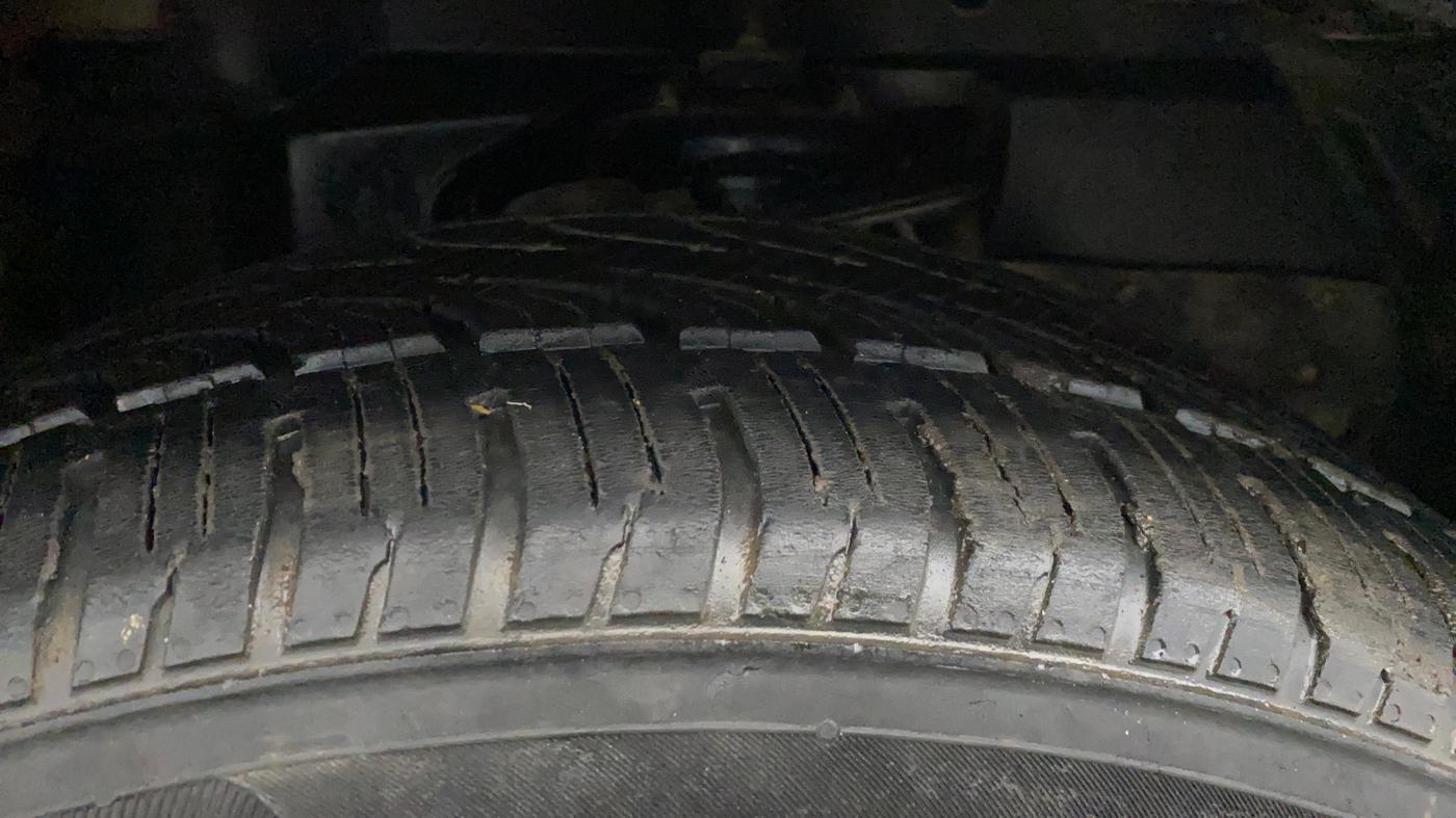 2019 Tata Safari Storme 2.2 VX 4X2, Diesel, Manual, 1,29,061 km, Right Front Tyre Tread