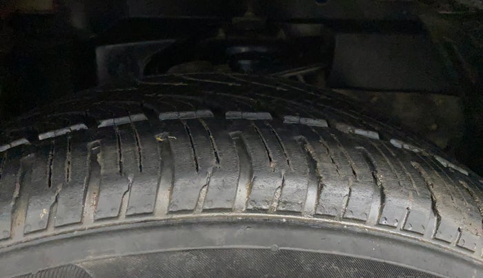 2019 Tata Safari Storme 2.2 VX 4X2, Diesel, Manual, 1,29,061 km, Right Front Tyre Tread