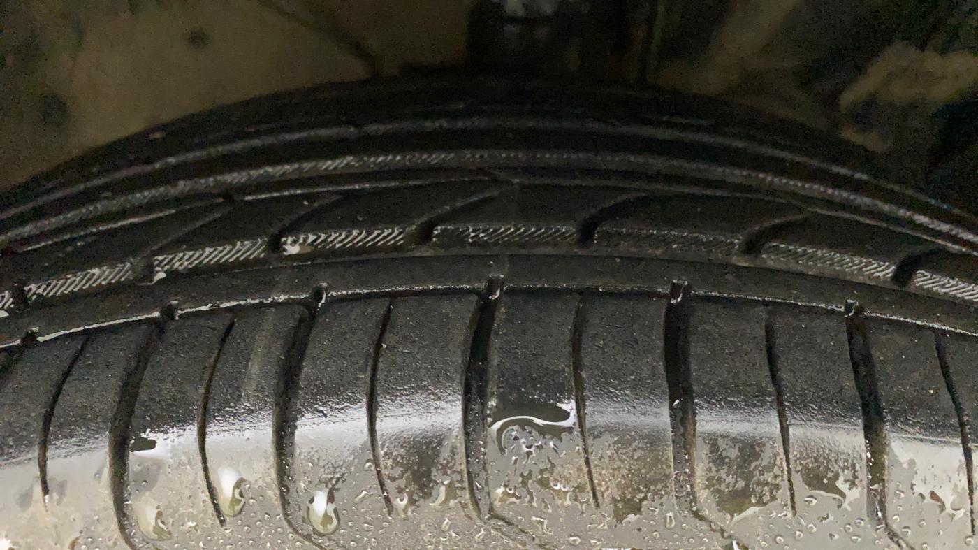 2015 Hyundai Creta SX PLUS 1.6 PETROL, Petrol, Manual, 65,142 km, Right Front Tyre Tread