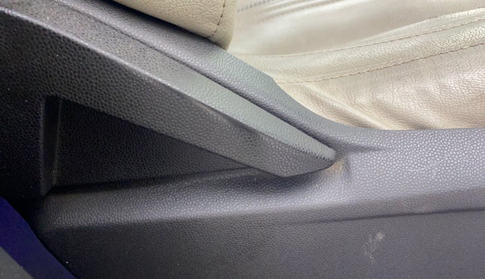 2013 Ford Ecosport AMBIENTE 1.5L DIESEL, Diesel, Manual, 1,39,659 km, Driver Side Adjustment Panel