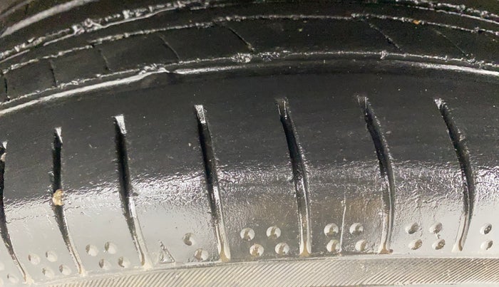 2013 Ford Ecosport AMBIENTE 1.5L DIESEL, Diesel, Manual, 1,39,659 km, Left Rear Tyre Tread