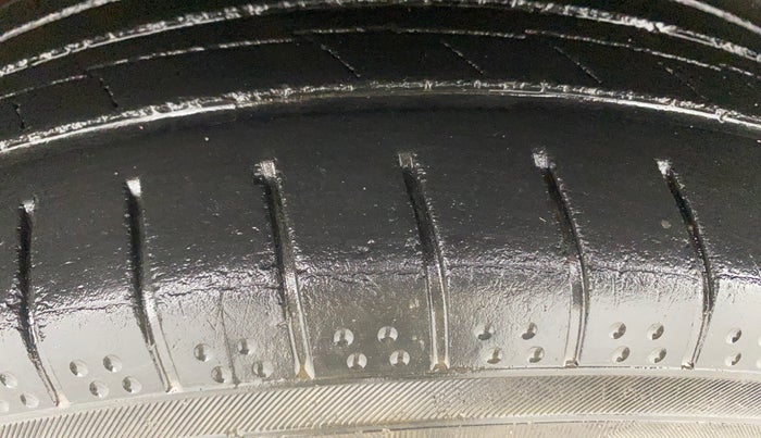 2013 Ford Ecosport AMBIENTE 1.5L DIESEL, Diesel, Manual, 1,39,659 km, Right Rear Tyre Tread