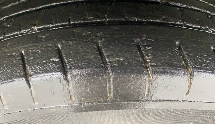 2013 Ford Ecosport AMBIENTE 1.5L DIESEL, Diesel, Manual, 1,39,659 km, Left Front Tyre Tread