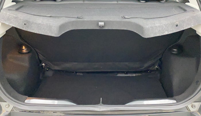 2022 Tata PUNCH CREATIVE  1.2 RTN DUAL TONE, Petrol, Manual, 1,099 km, Boot Inside