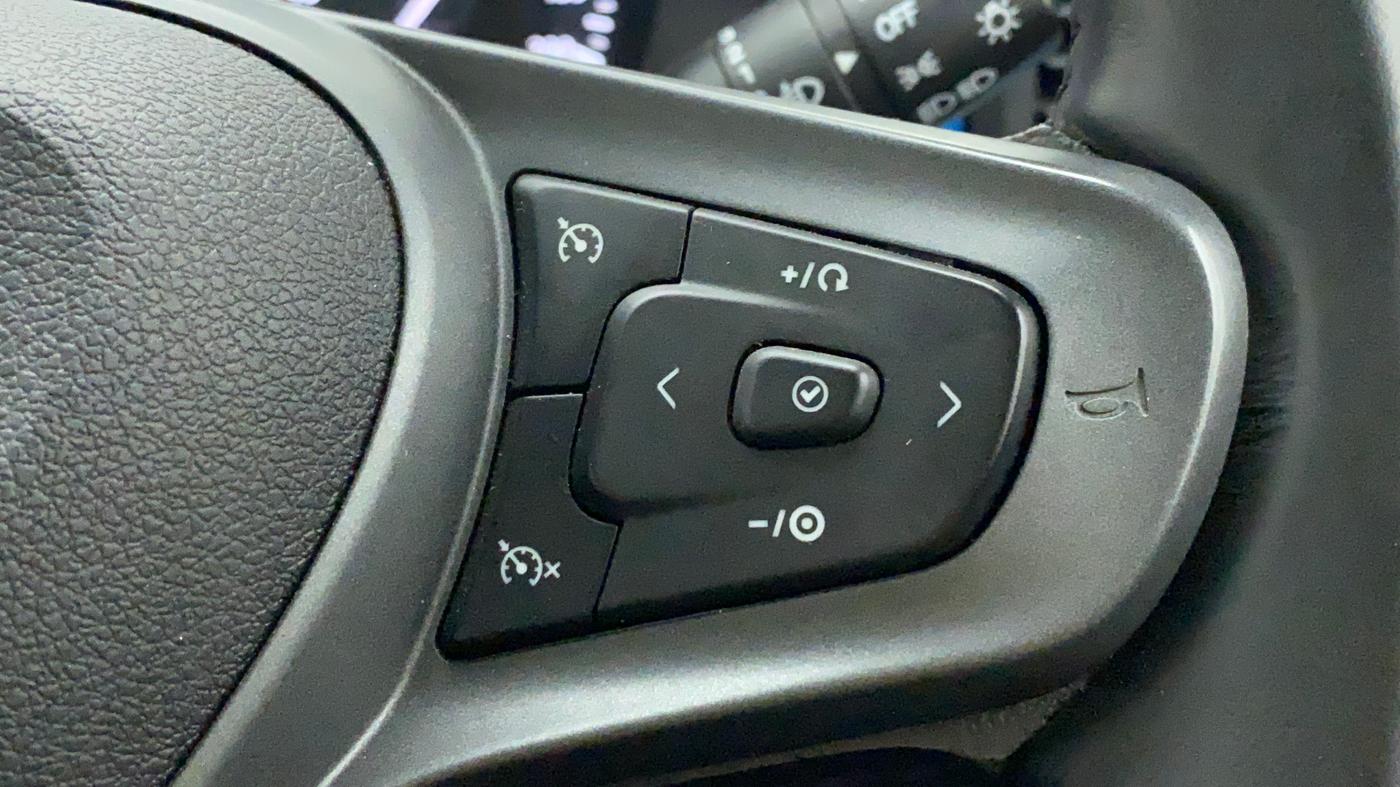 2022 Tata PUNCH CREATIVE  1.2 RTN DUAL TONE, Petrol, Manual, 1,099 km, Adaptive Cruise Control