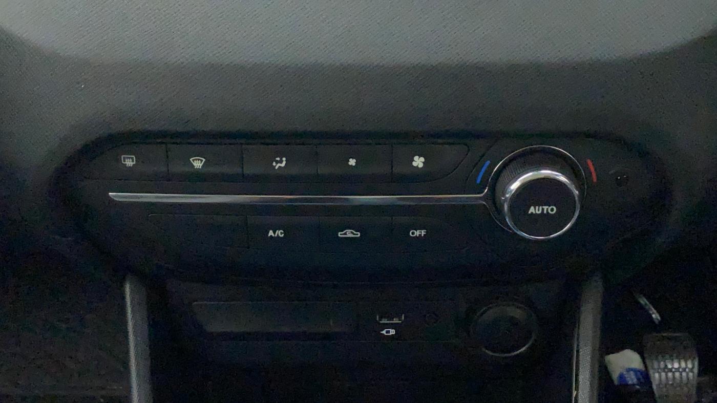 2022 Tata PUNCH CREATIVE  1.2 RTN DUAL TONE, Petrol, Manual, 1,099 km, Automatic Climate Control