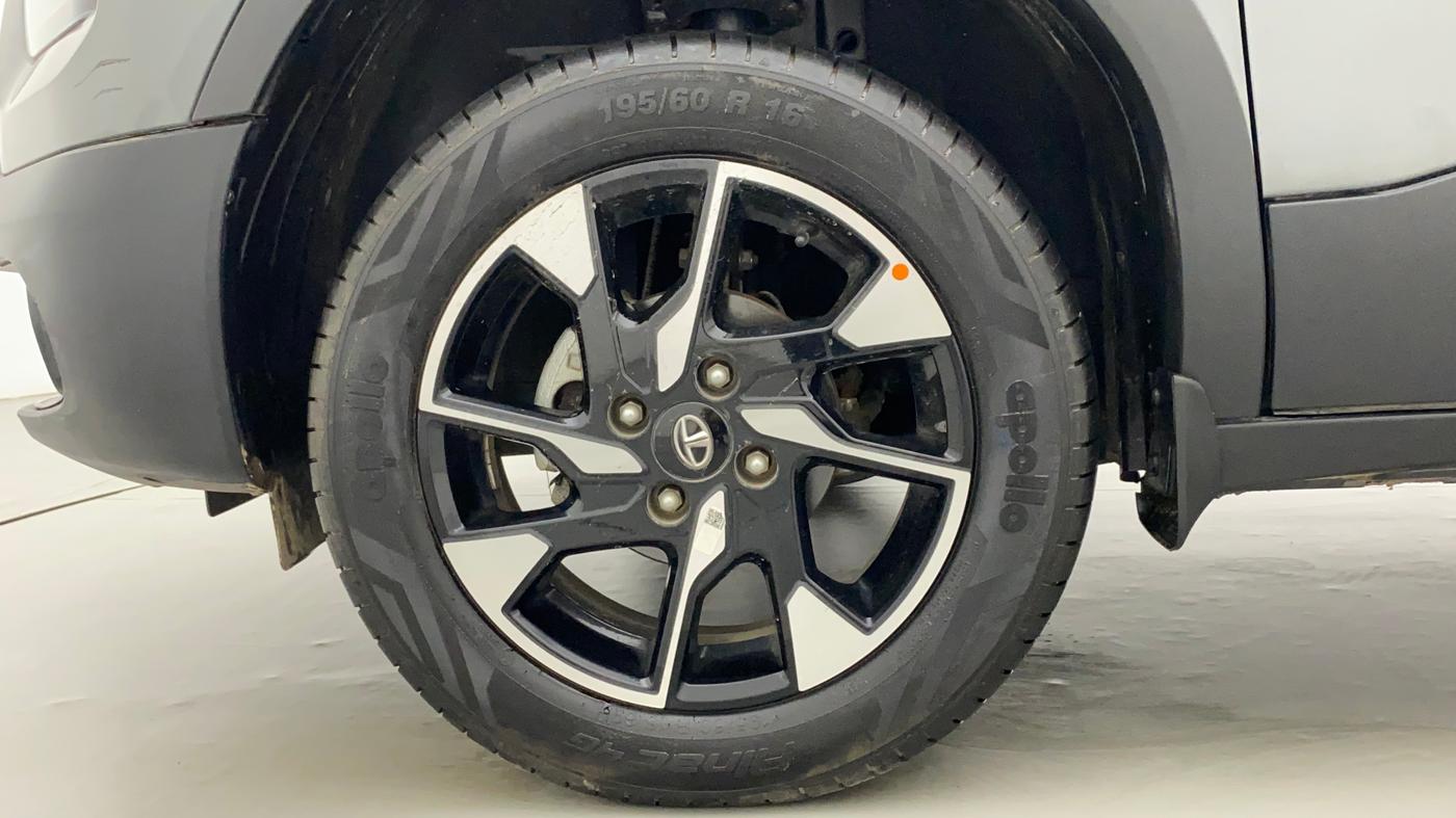 2022 Tata PUNCH CREATIVE  1.2 RTN DUAL TONE, Petrol, Manual, 1,099 km, Left Front Wheel