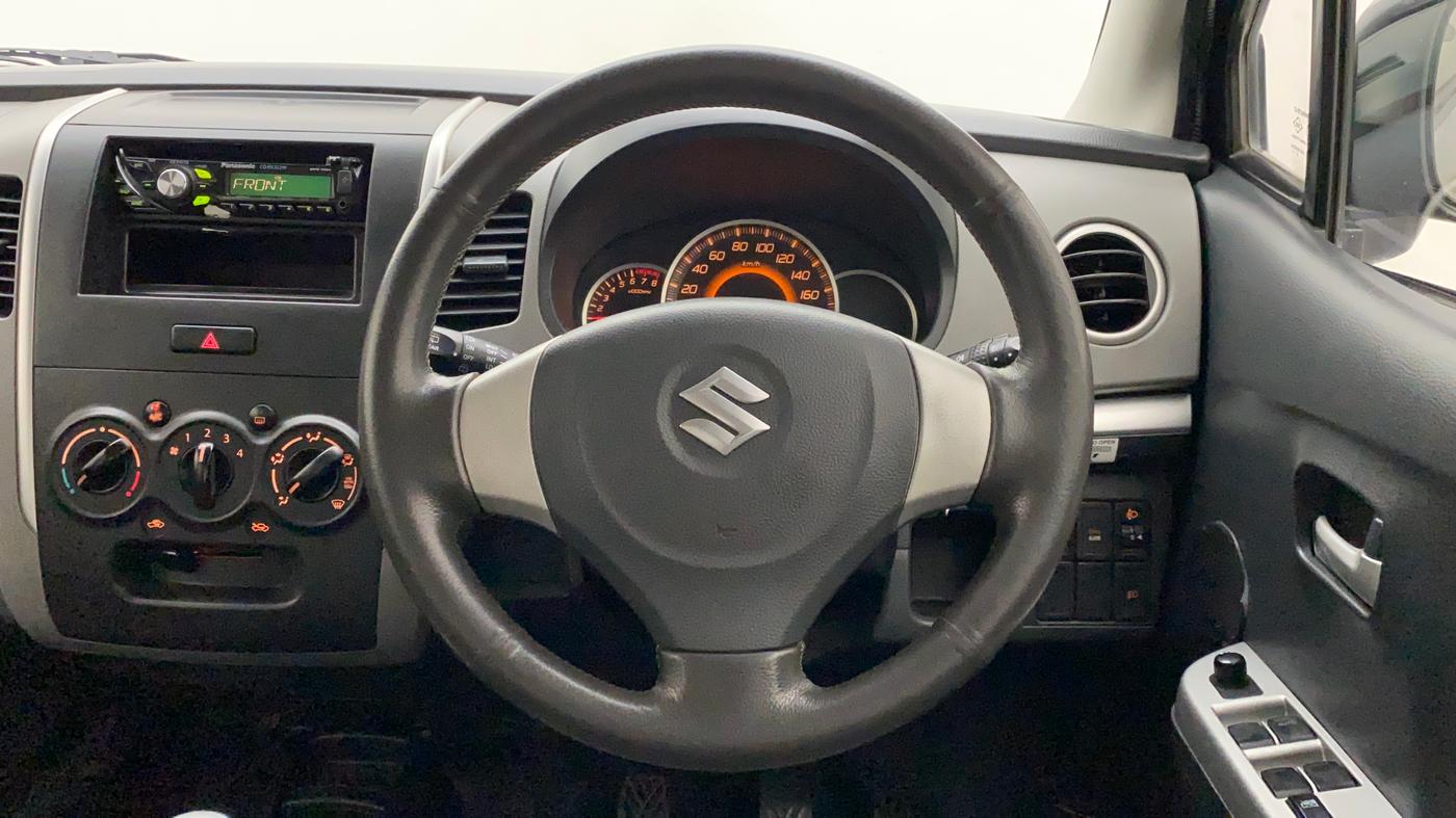 2011 Maruti Wagon R 1.0 VXI, Petrol, Manual, 61,600 km, Steering Wheel Close Up