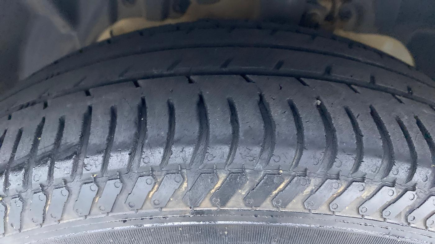 2017 Ford Ecosport 1.5 TITANIUM PLUS TI VCT AT, Petrol, Automatic, 37,753 km, Left Front Tyre Tread