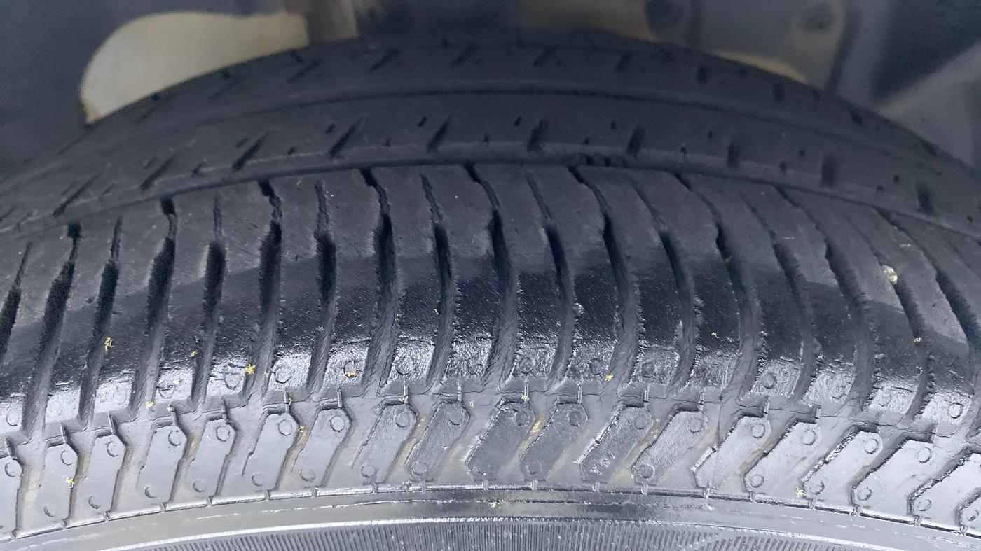 2017 Ford Ecosport 1.5 TITANIUM PLUS TI VCT AT, Petrol, Automatic, 37,753 km, Right Front Tyre Tread