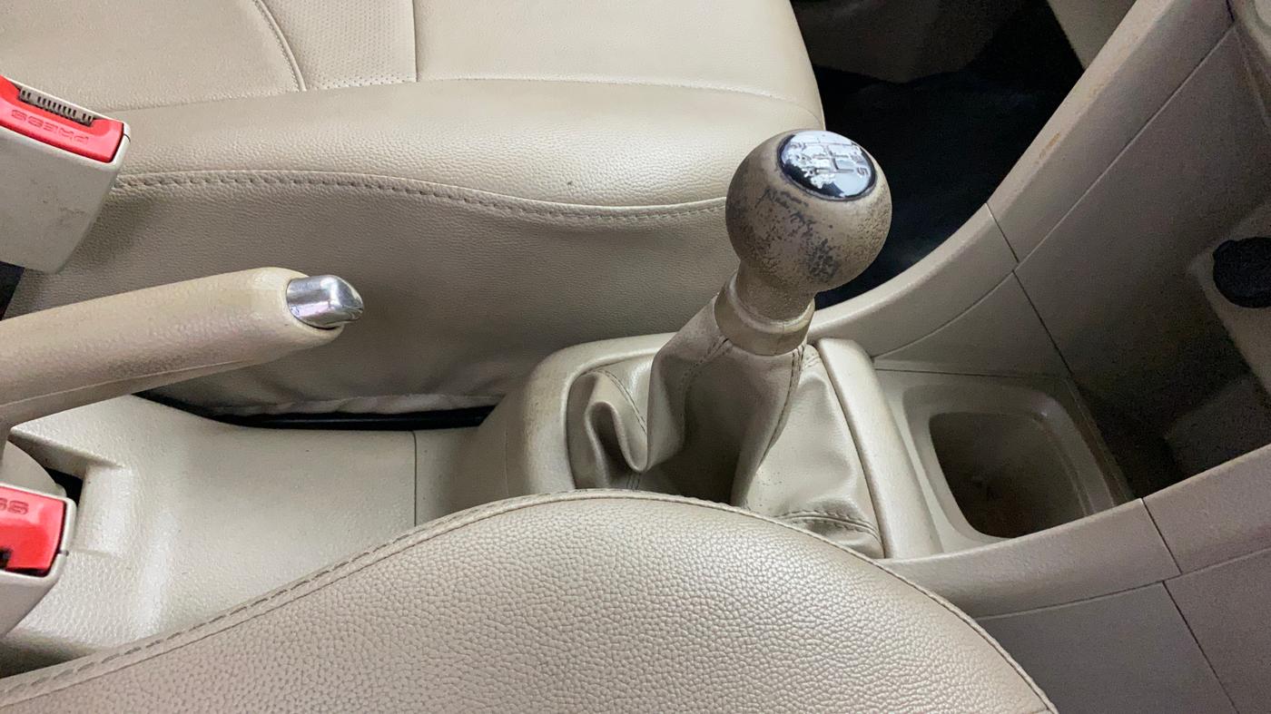2015 Maruti Swift Dzire VXI, Petrol, Manual, 53,109 km, Gear Lever