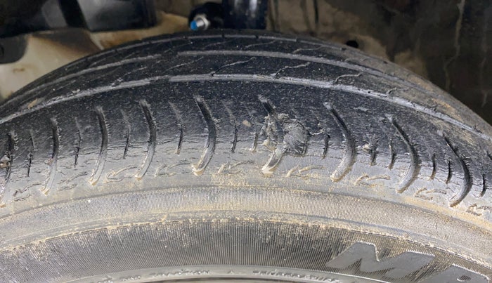 2018 Honda Amaze 1.2L I-VTEC V, Petrol, Manual, 55,763 km, Left front tyre - Minor crack