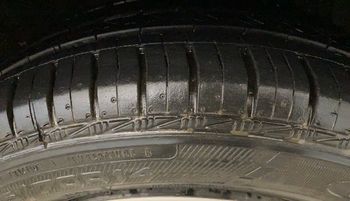 2016 Hyundai Grand i10 SPORTZ 1.2 KAPPA VTVT, Petrol, Manual, 41,848 km, Right Front Tyre Tread