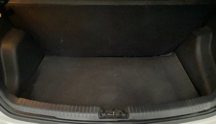 2016 Hyundai Grand i10 ASTA (O) AT 1.2 KAPPA VTVT, Petrol, Automatic, 54,107 km, Boot Inside