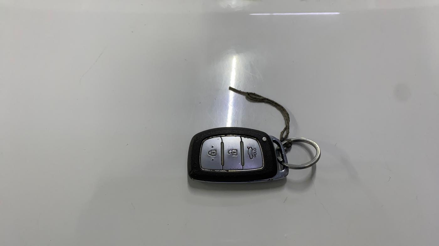 2016 Hyundai Grand i10 ASTA (O) AT 1.2 KAPPA VTVT, Petrol, Automatic, 54,107 km, Key Close Up