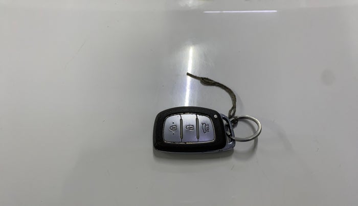 2016 Hyundai Grand i10 ASTA (O) AT 1.2 KAPPA VTVT, Petrol, Automatic, 54,107 km, Key Close Up