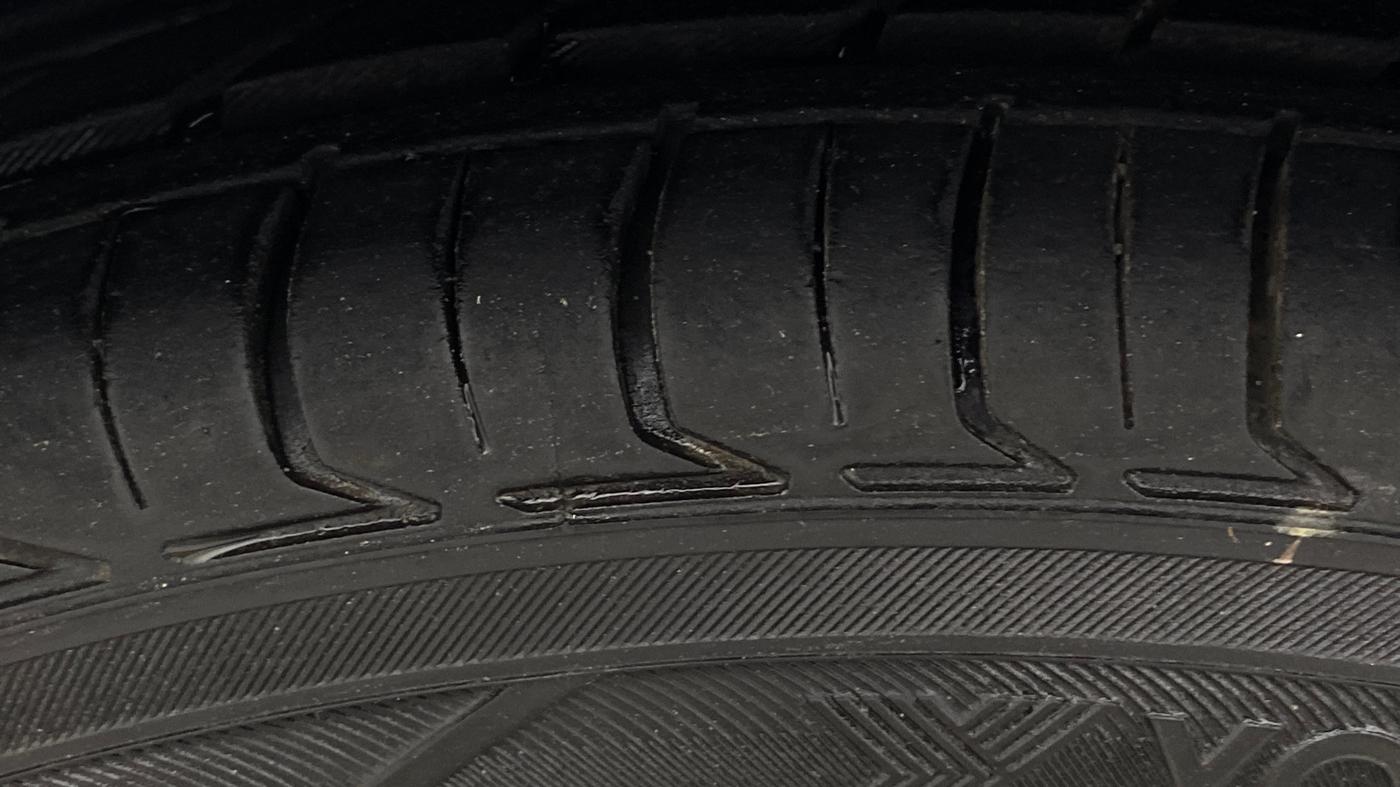 2015 Hyundai Eon MAGNA +, Petrol, Manual, 90,690 km, Right Rear Tyre Tread