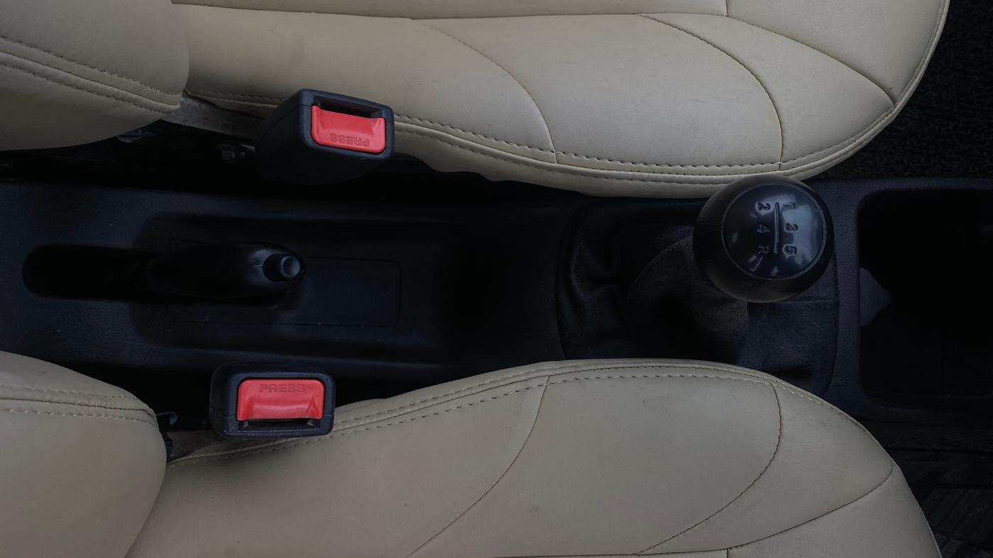 2015 Hyundai Eon MAGNA +, Petrol, Manual, 90,690 km, Gear Lever
