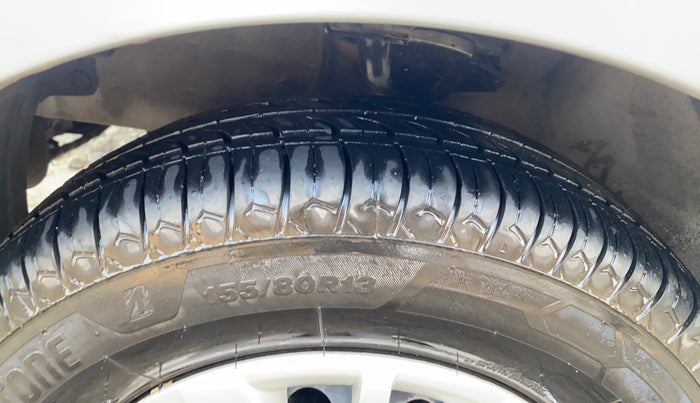 2014 Hyundai i10 SPORTZ 1.1, CNG, Manual, 87,563 km, Left Front Tyre Tread