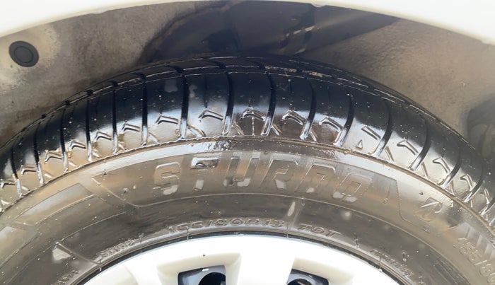 2014 Hyundai i10 SPORTZ 1.1, CNG, Manual, 87,563 km, Left Rear Tyre Tread