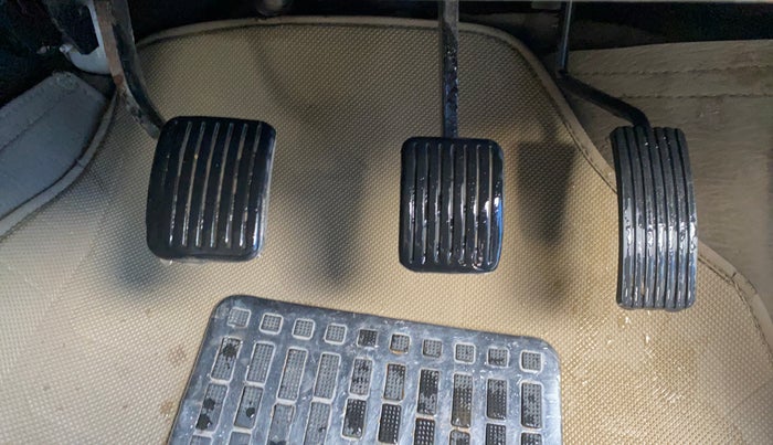 2014 Hyundai i10 SPORTZ 1.1, CNG, Manual, 87,563 km, Pedals